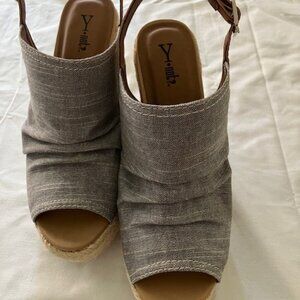 Roper grey canvas sandals